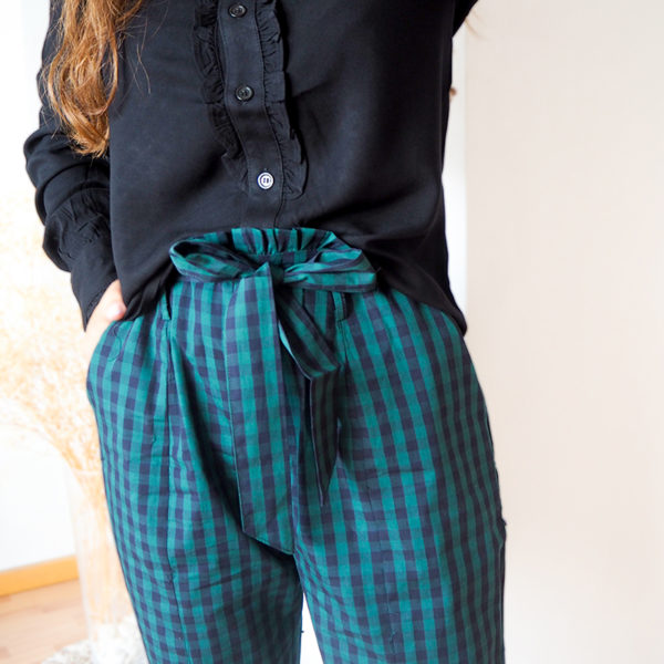 pantalon-tobillero-cuadro-vichy-verde-y-negro-con-cinturon